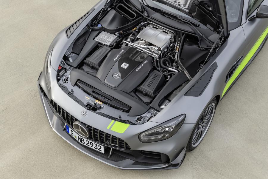 Моторный отсек Mercedes-AMG GT R PRO (C190) 2019 года  (WW) (фото 25 из 50)